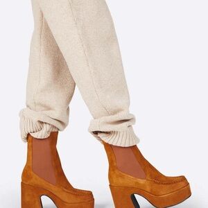 INTENTIONALLY BLANK Celeste Suede Platform Size 6